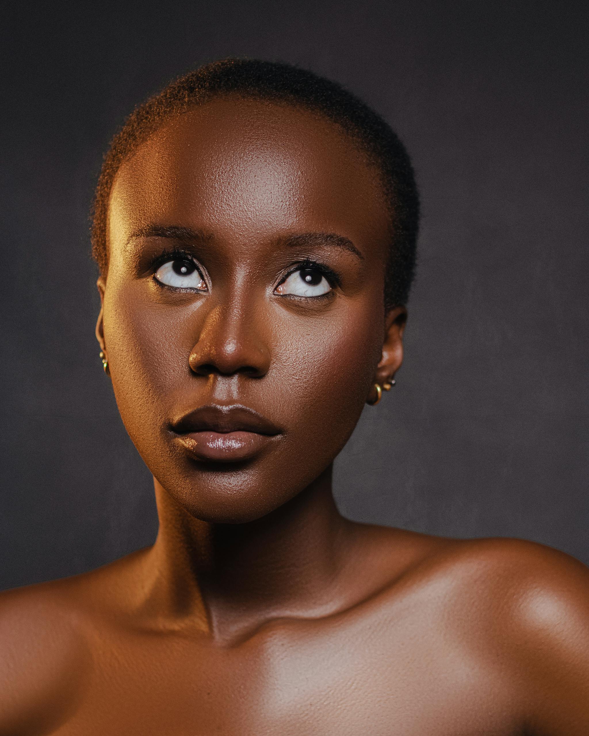 人物剪影夜景风格图